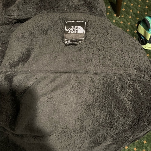Boys North Face fleece jacket in black - Picture 4 of 4